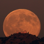 Lever de Lune sur l’Observatoire Lick