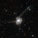 Collision de galaxies en forme d'atome