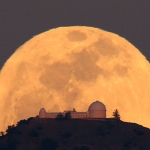 Lever de Lune sur l'observatoire Lick