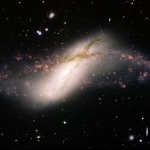 NGC 660, galaxie à anneau polaire - 