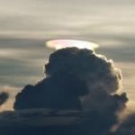 Un nuage en capuchon irisé sur le Zimbabwé