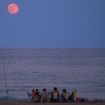 Lever de Lune sur une plage d'Espagne