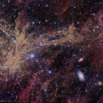 Le groupe galactique de M81 à travers un filament nébuleux