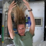 Tutoriel : se laver les cheveux dans l'espace