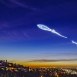 Une fusée dans le ciel de Californie