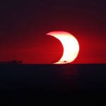 Eclipse partielle sur la baie de Manille