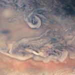 Tourbillons et couleurs sur Jupiter vues par Juno