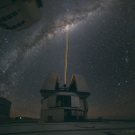 Frappe laser vers le centre galactique