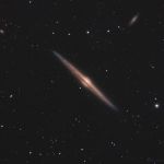 NGC 4565, une galaxie par la tranche