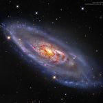M106, une galaxie spirale avec un centre étrange