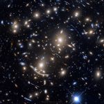 Abell 370, lentille gravitationnelle de l'amas de galaxies