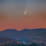 La comète NEOWISE visible à l'oeil nu dans le ciel du petit matin