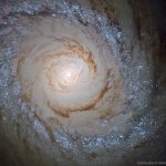 M94, galaxie à sursauts de formation d'étoiles