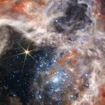 Les étoiles R136 de la Tarentule vues par le télescope James Webb
