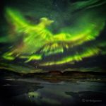 Phénix d'aurores sur l'Islande