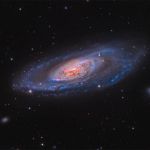 M106, galaxie spirale avec un centre étrange