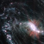 La galaxie spirale barrée NGC 1365 vue par le télescope James Webb