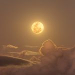 Lune d'or sur le Brésil