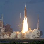 D&eacute;collage et petite boucle autour de la Lune