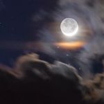 La jeune lune et les sept soeurs 