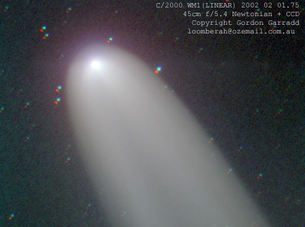 La comète LINEAR WM1 brille dans le sud