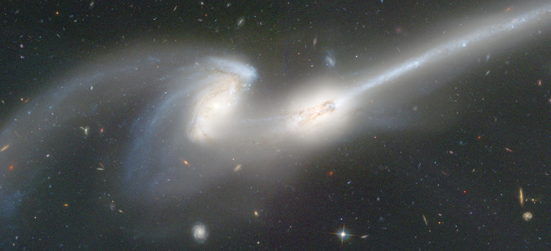 NGC 4676 : quand des souris se percutent