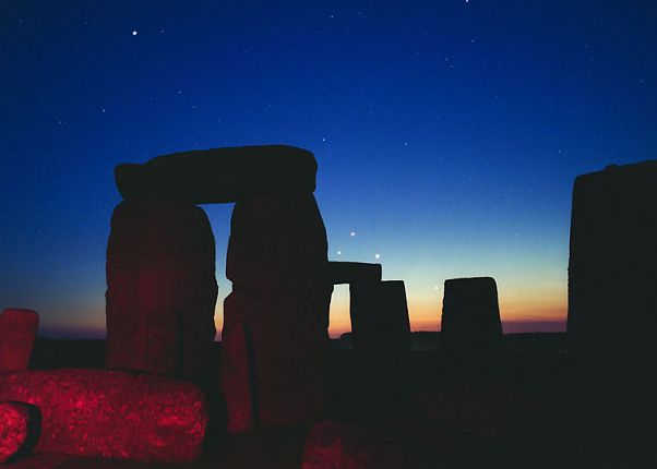 Des planètes au-dessus de Stonehenge