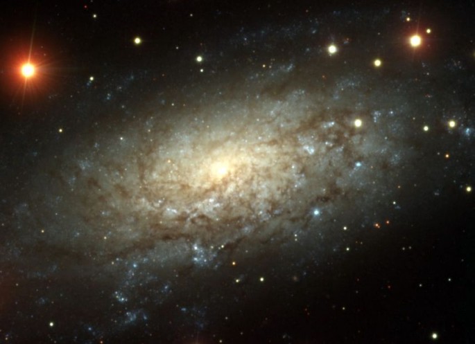 NGC 3621 : loin au-delà du groupe local