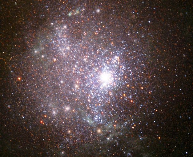 NGC 1705, formation d\'étoiles, galaxie naine, galaxie irrégulière