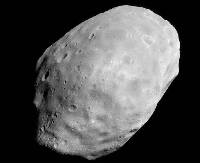 La lune martienne Phobos par MGS 