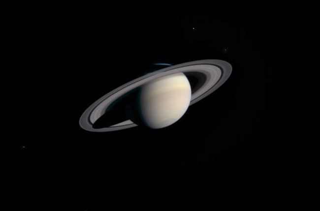 Cassini approche de Saturne