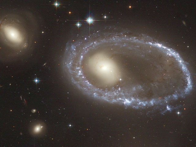 La galaxie annulaire AM 0644-741 par Hubble