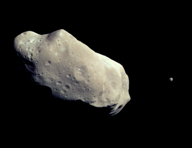 Ida et Dactyl : un astéroïde et sa lune