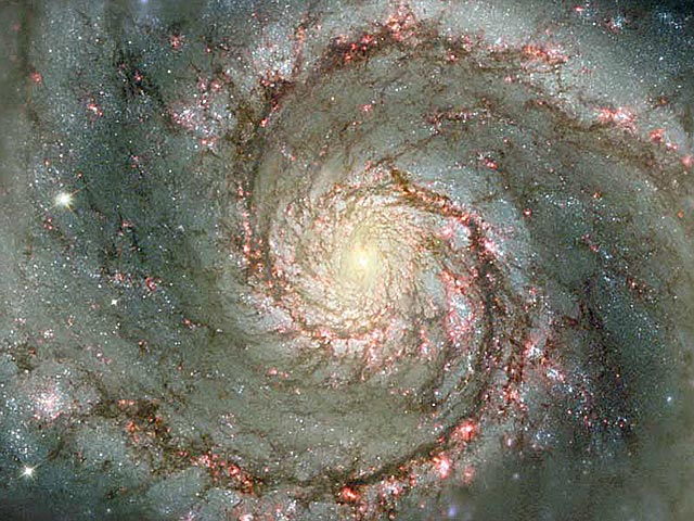 M 51: la galaxie du Tourbillon de poussière et d\'étoiles 