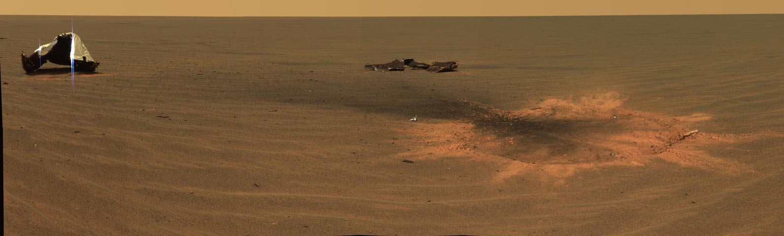 Le cratère d\'impact du bouclier thermique sur Mars