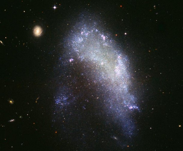NGC 1427A : une galaxie en mouvement