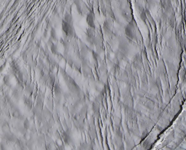 Gros plan d\'Encelade