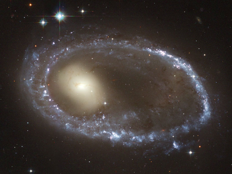 La galaxie annulaire AM 0644-741 par Hubble