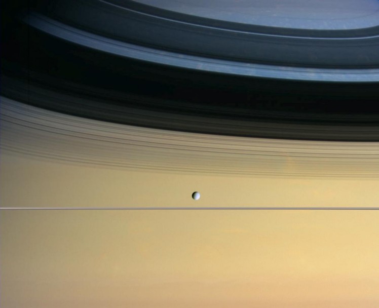 Une année autour de Saturne