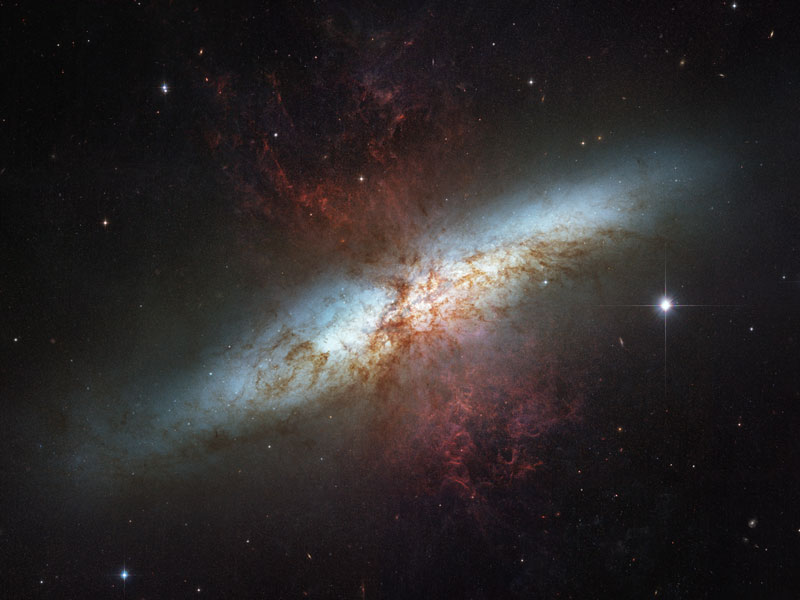 M82, une galaxie avec un vent supergalactique