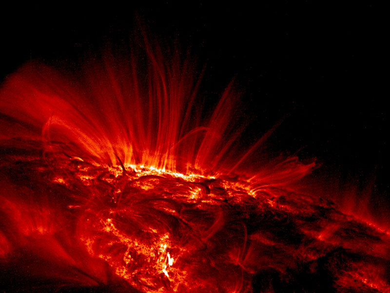 Les boucles du champ magnétique solaire en ultraviolet