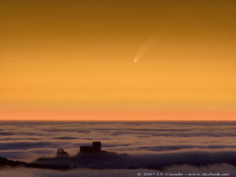 La comète MacNaught au-dessus de la Catalogne.