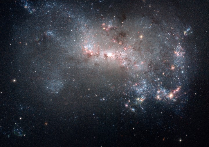 NGC 4449, gros plan sur une petite galaxie