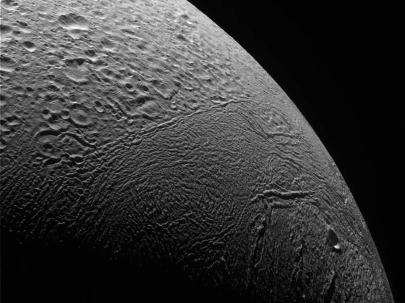 30 000 kilomètres au-dessus d’Encelade