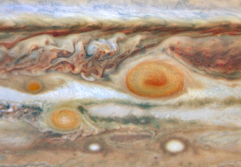 Les Trois Taches Rouges de Jupiter