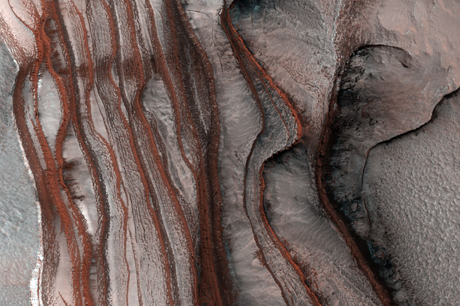 Les falaises rouges de Mars