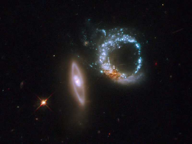 Arp 147, les galaxies du Double Anneau