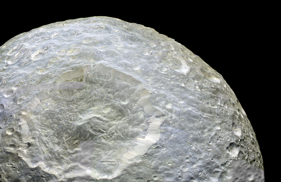 Le cratère Herschel sur Mimas