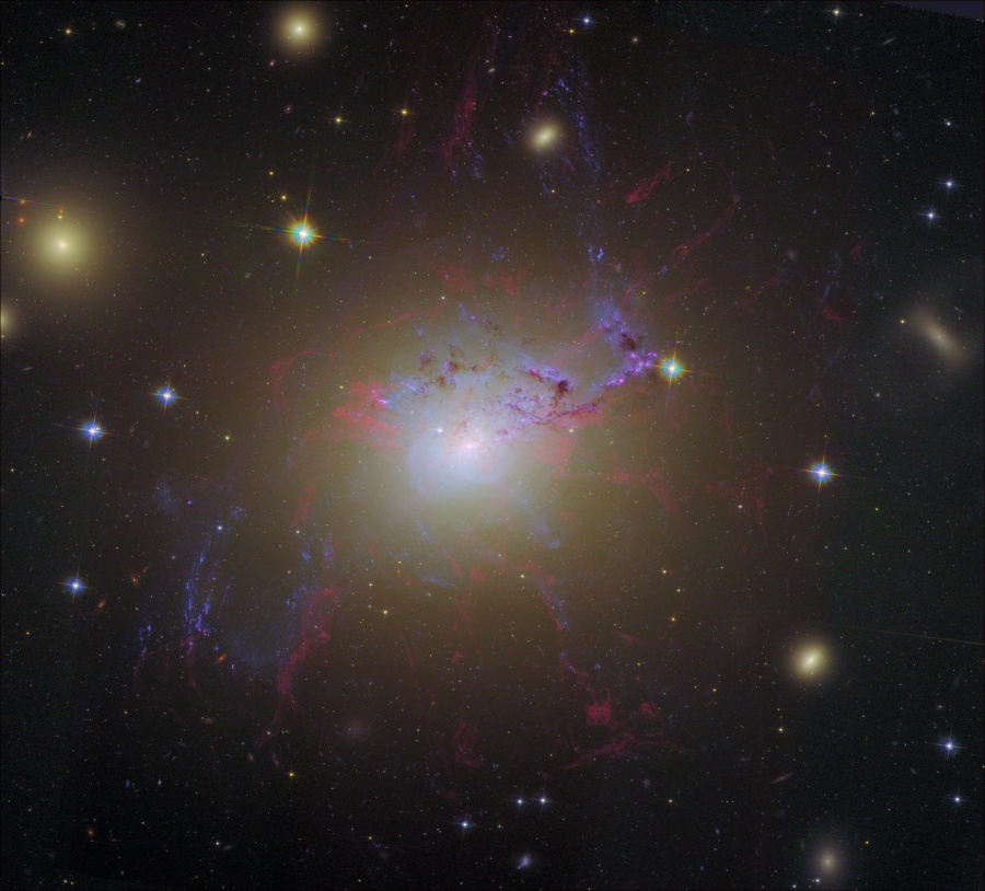 Hubble se remixe : la galaxie active NGC 1275