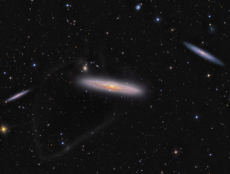 Les courants d’étoiles de NGC 4216